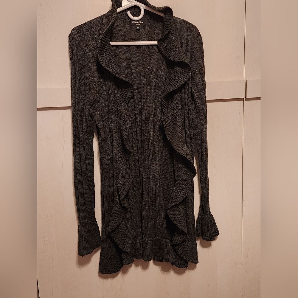 Preowned Brittany Black size 2X, dark gray ruffle sweater