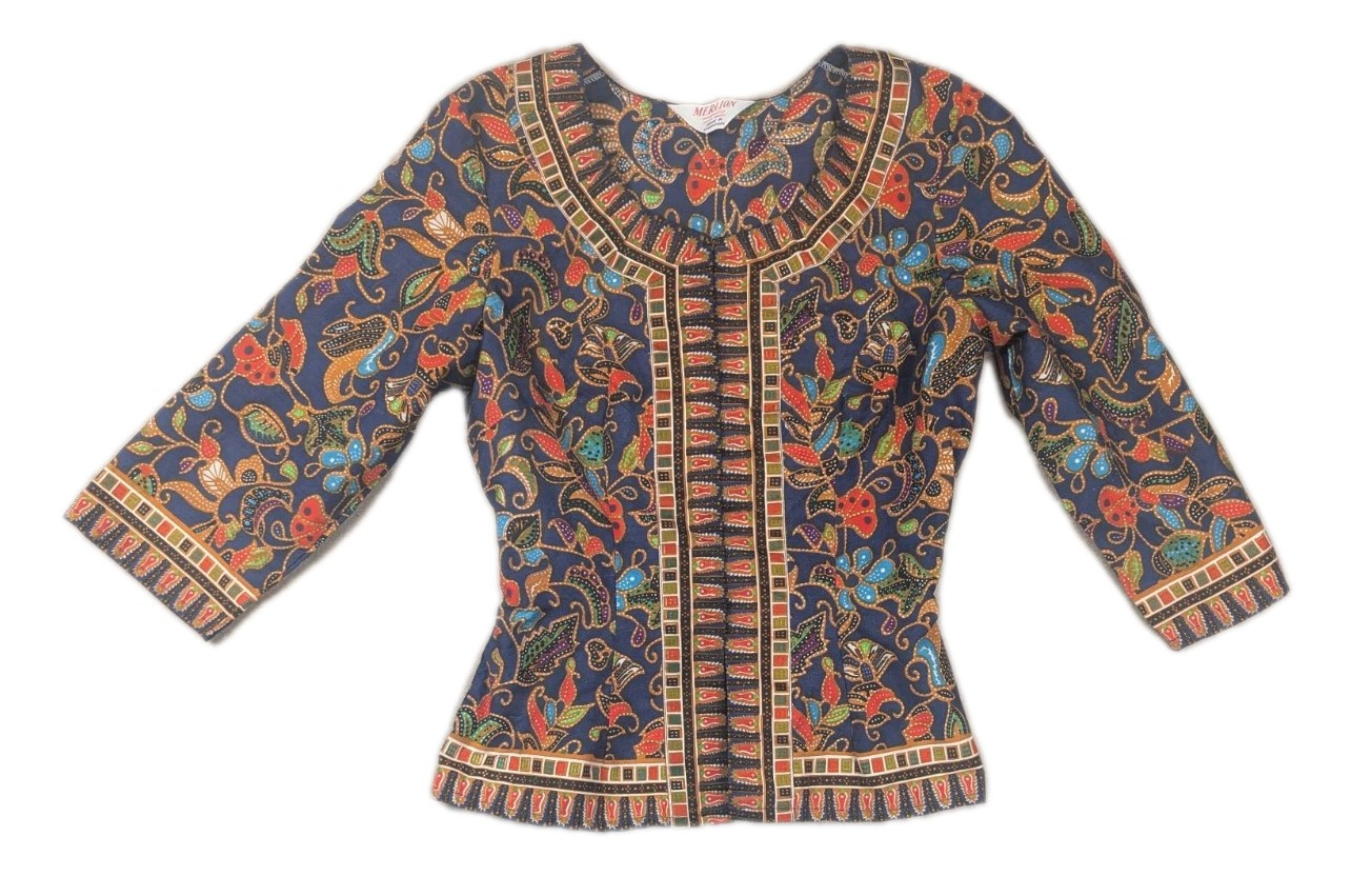 Singapore Airline Attendant Batik Blouse Vintage Merlion Tag Snaps