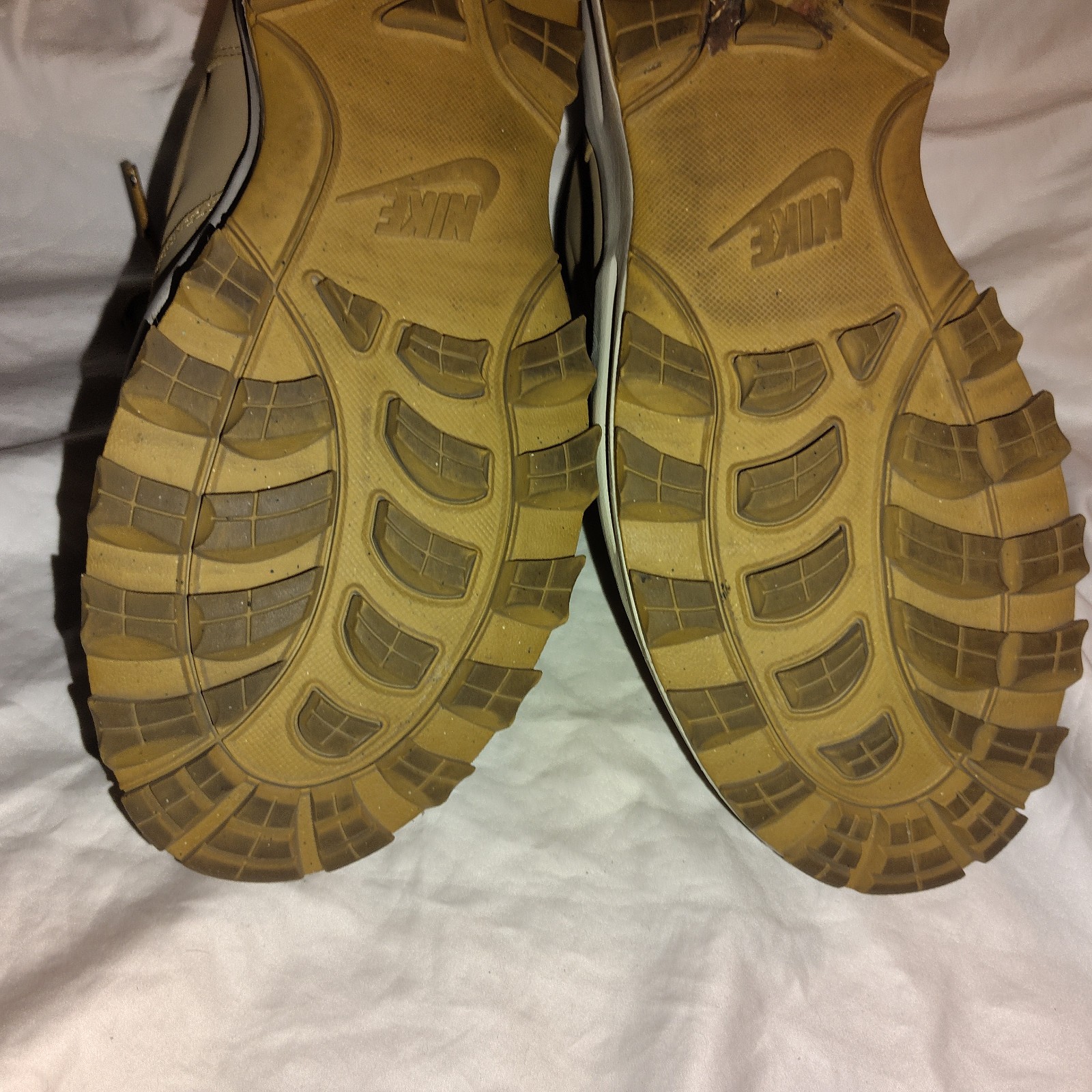 Nike Manoa Wheat Work Boots Men’s Size 9.5 Trail Hiking Outdoor Boots