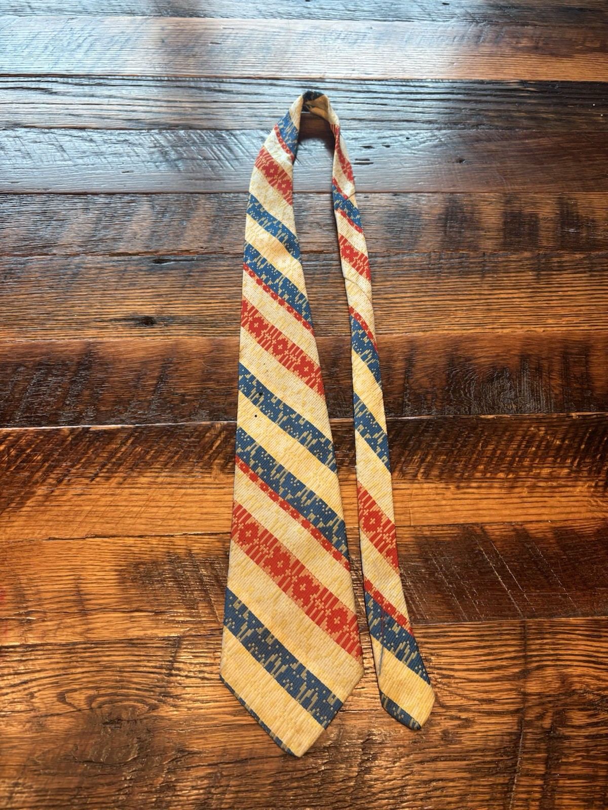 Royal Rendair Men’s Textured Acetate Tie – Beige Blue Red Striped Pointed