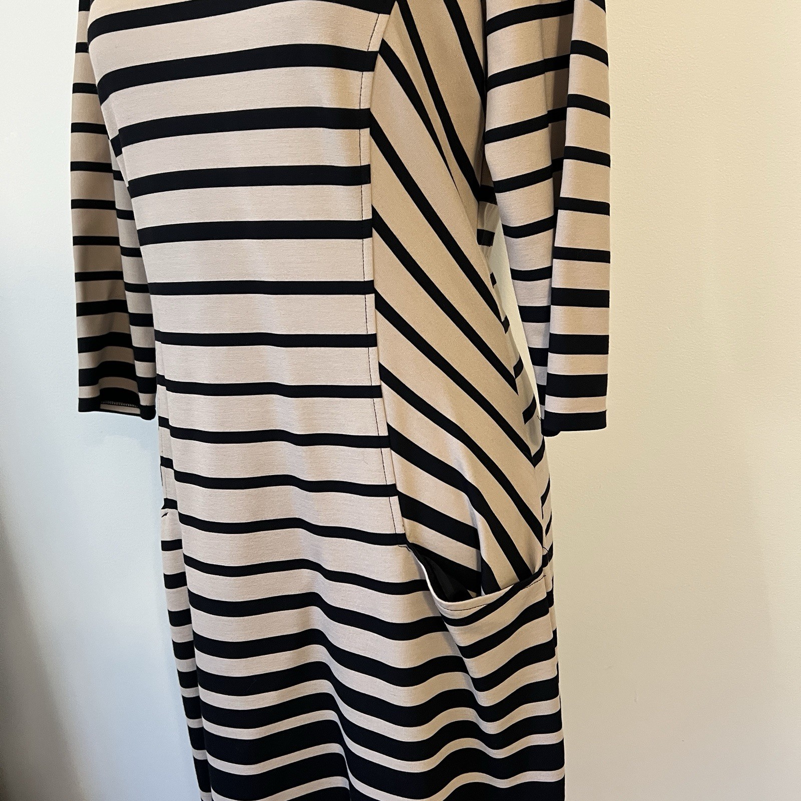 J. McLaughlin L black tan Stretch soft office staple