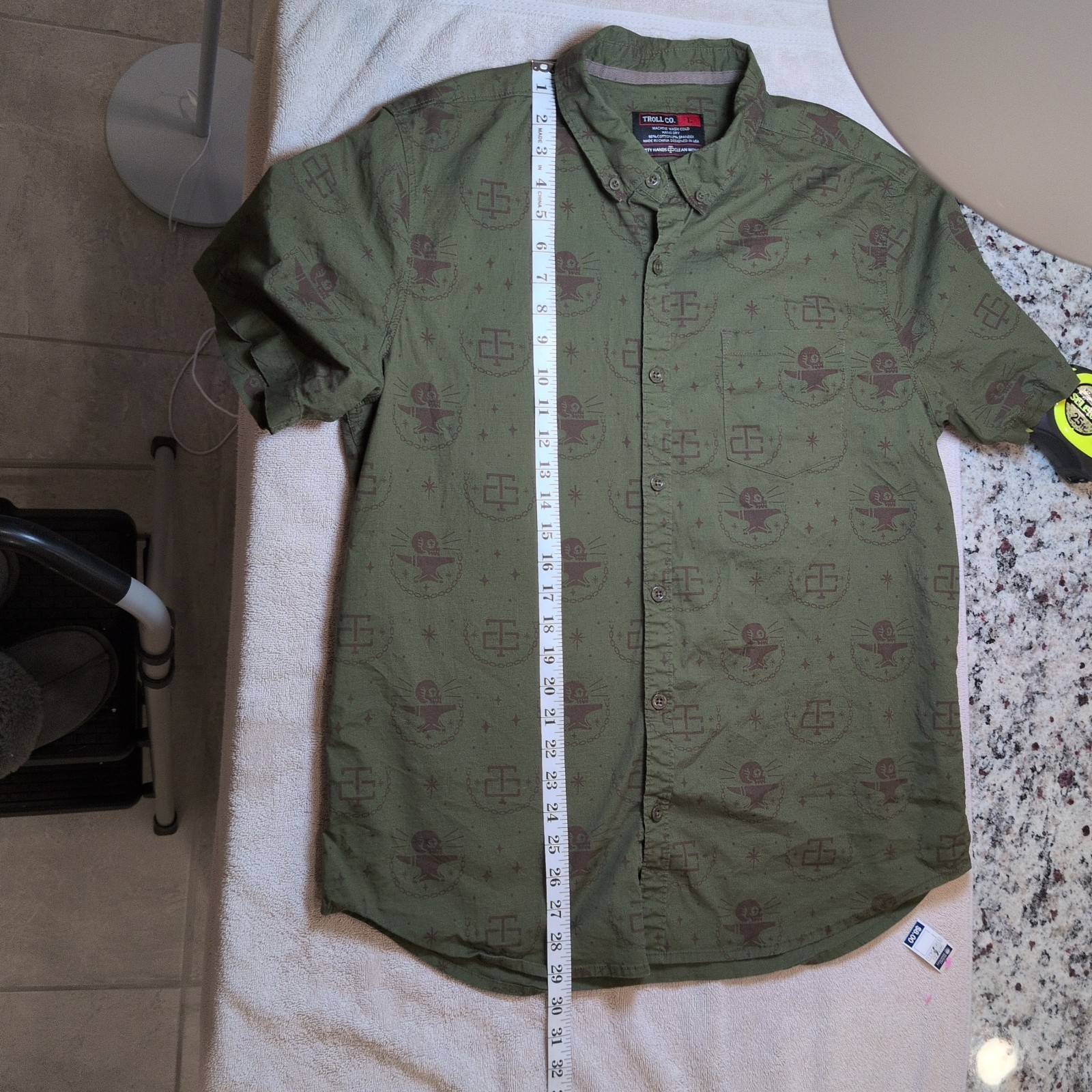 Troll Co Men Short Sleeve Button Down Shirt Sz L Green Skulls Anvil Chain Cotton