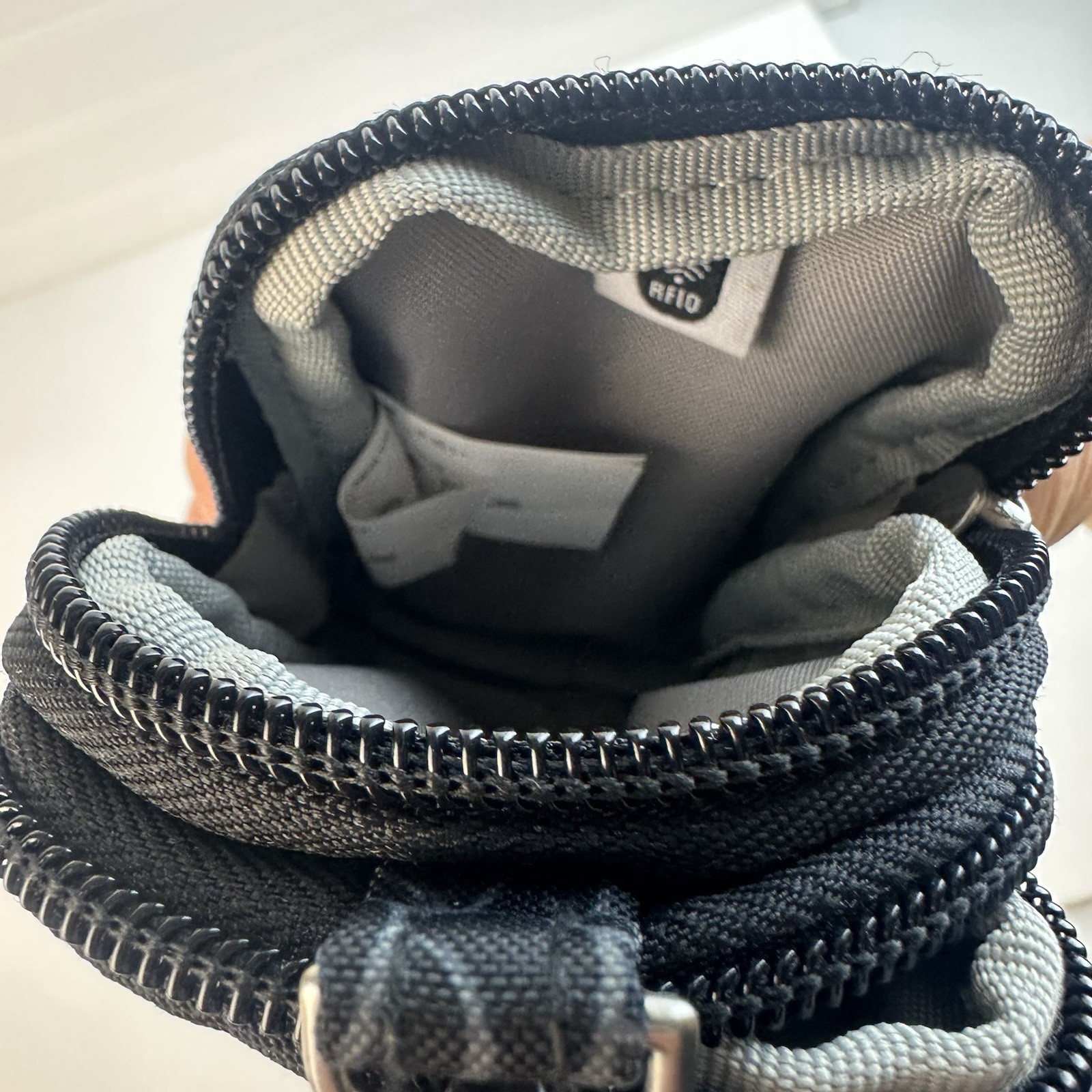 Baggallini On The Go Mini Pouch Black Midnight Blossom Zip Lobster Clasp RFID