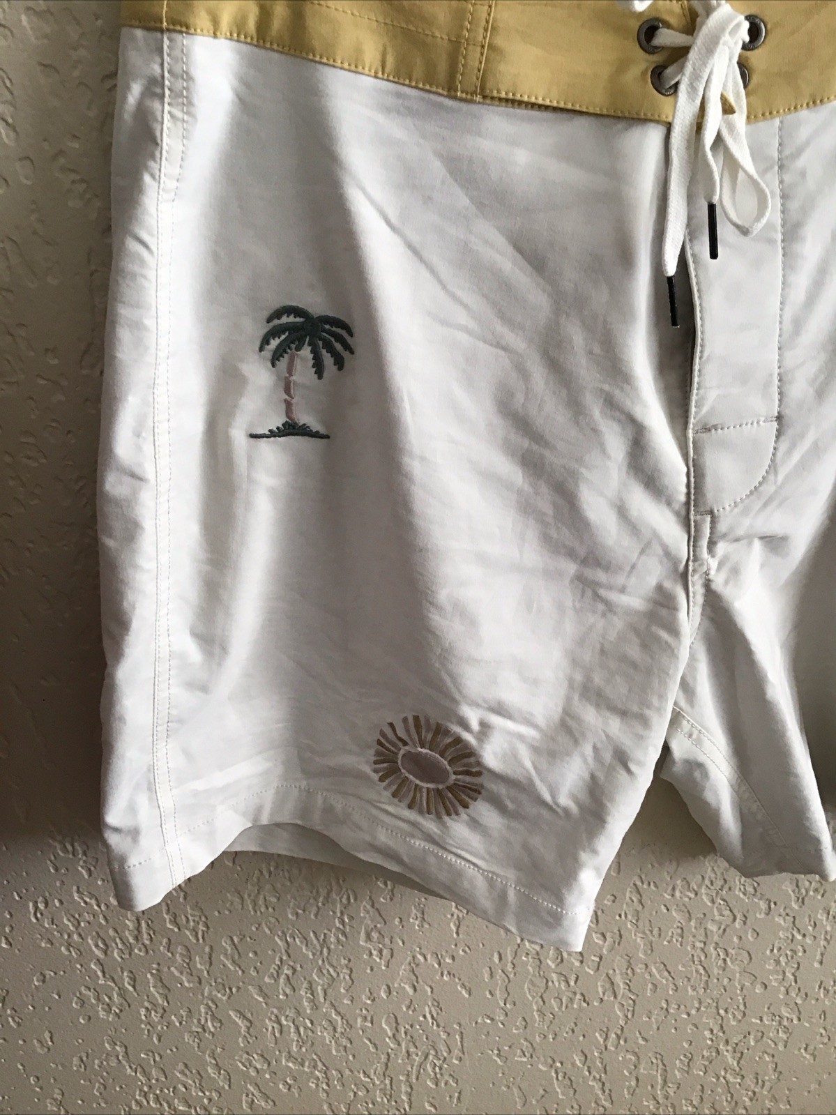 RVCA Size Medium Men’s Board Shorts Swim Trunks Palm Trees, Sun New UM