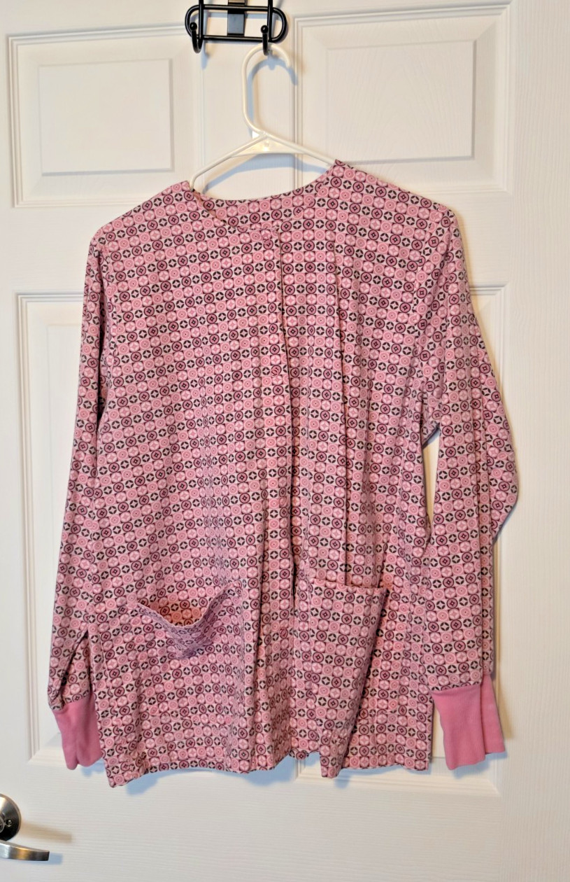 Pink Geometric Long Sleeve Warm-Up Scrub Jacket LARGE: NURSING/ VET/ HEALTHCARE
