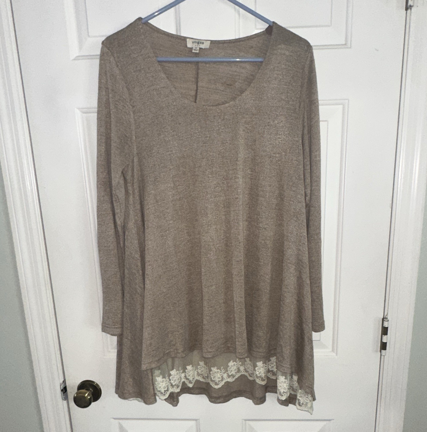 UMGEE Taupe Solid Knit Tunic Top Scoop Neck Long Sleeve Lace Hem Women M