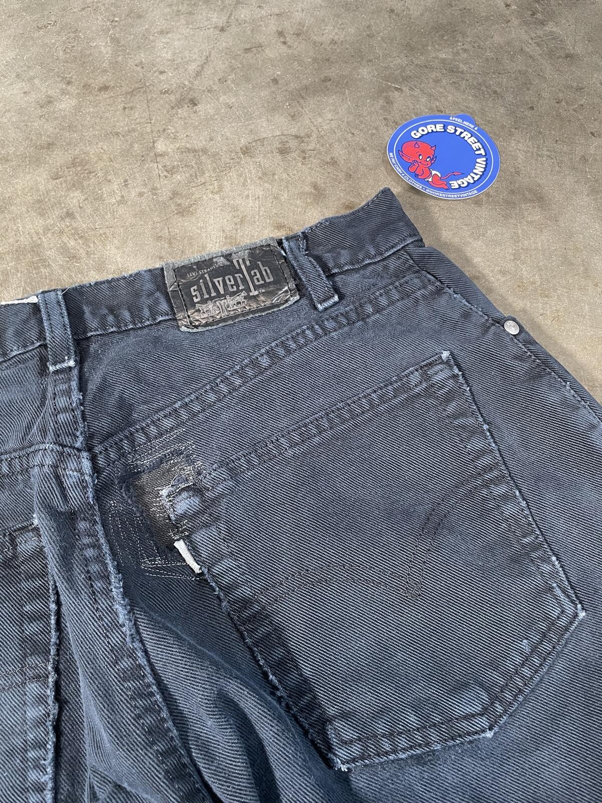Vintage Repaired 90s Levis loose fit Silver Tab denim 32×42