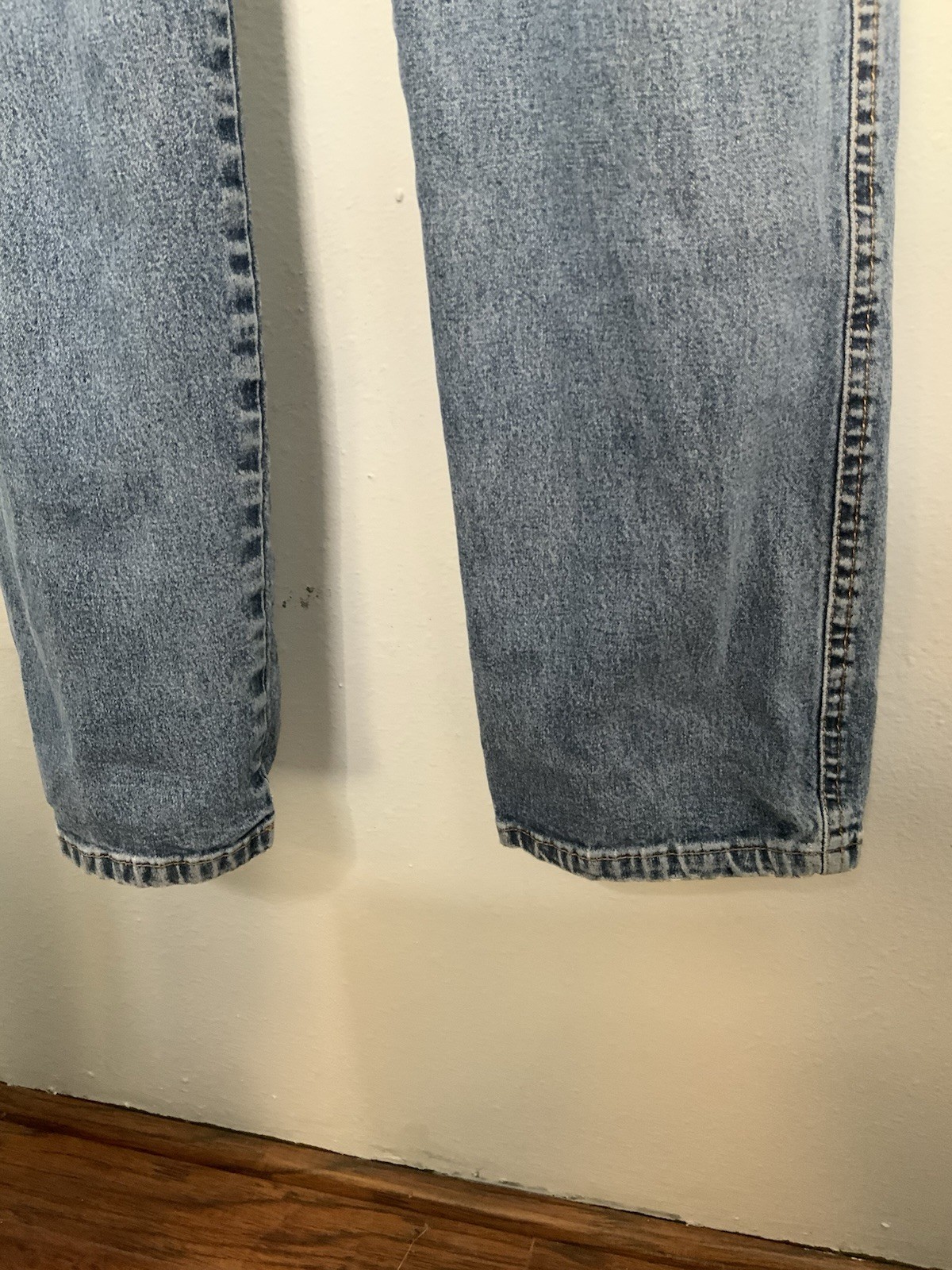“WRANGLER” LEATHER PATCH WOMENS JEANS-7/8 X 34″ 99% COTTON 1% SPANDEX Boot Cut
