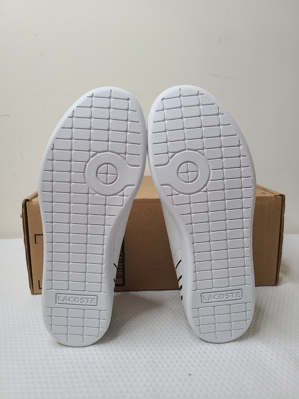 Lacoste Women’s White Black Carnaby EVO 118 2 Sneakers Size US 5.5 No Box