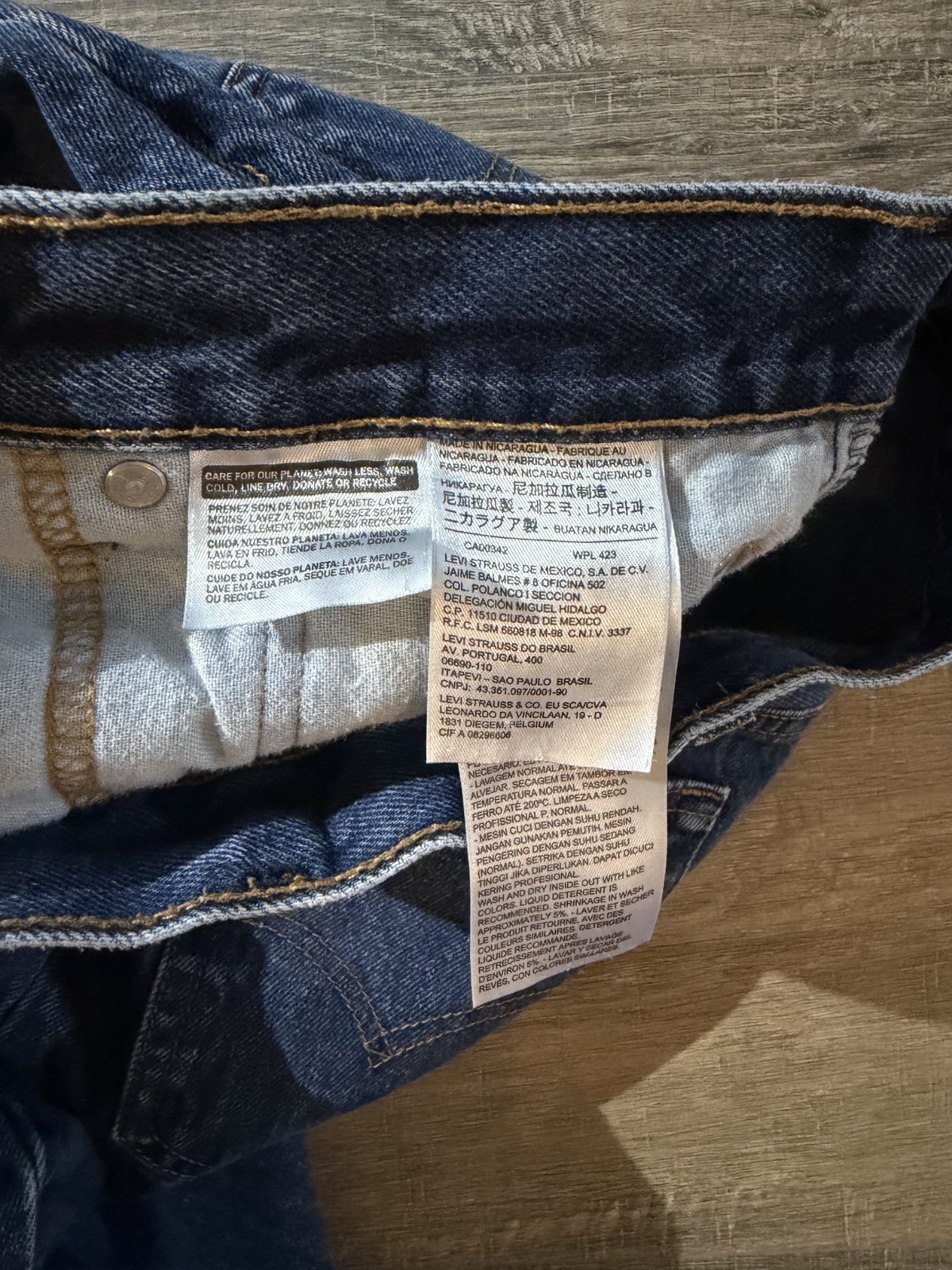Levi 517 Men’s Jeans Classic Mid-Rise Slim through Seat and Thigh, Bootleg 31×34
