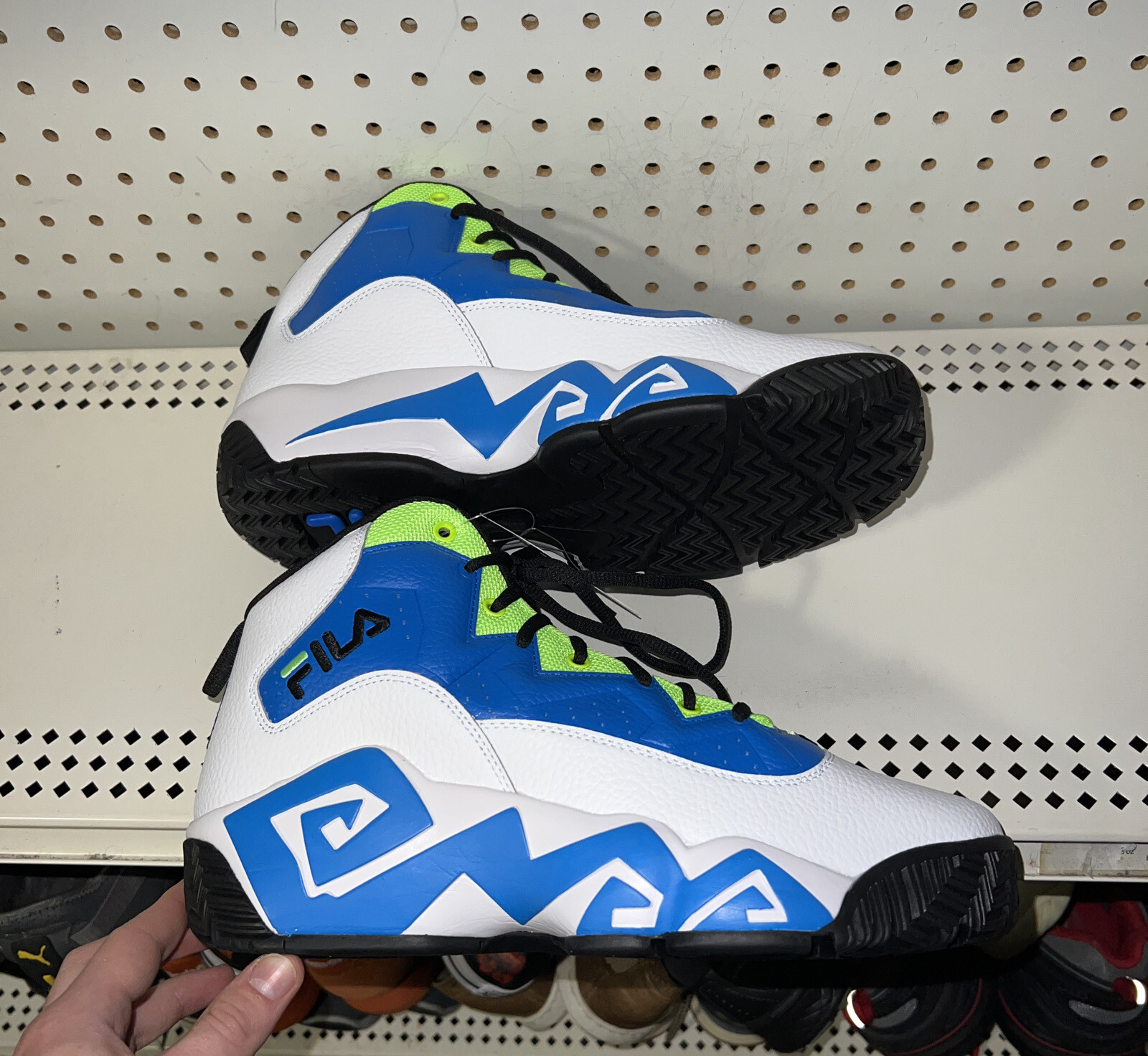 FILA MB Mens Basketball Shoes Size 9.5 White Blue Neon Green Jamal Mashburn