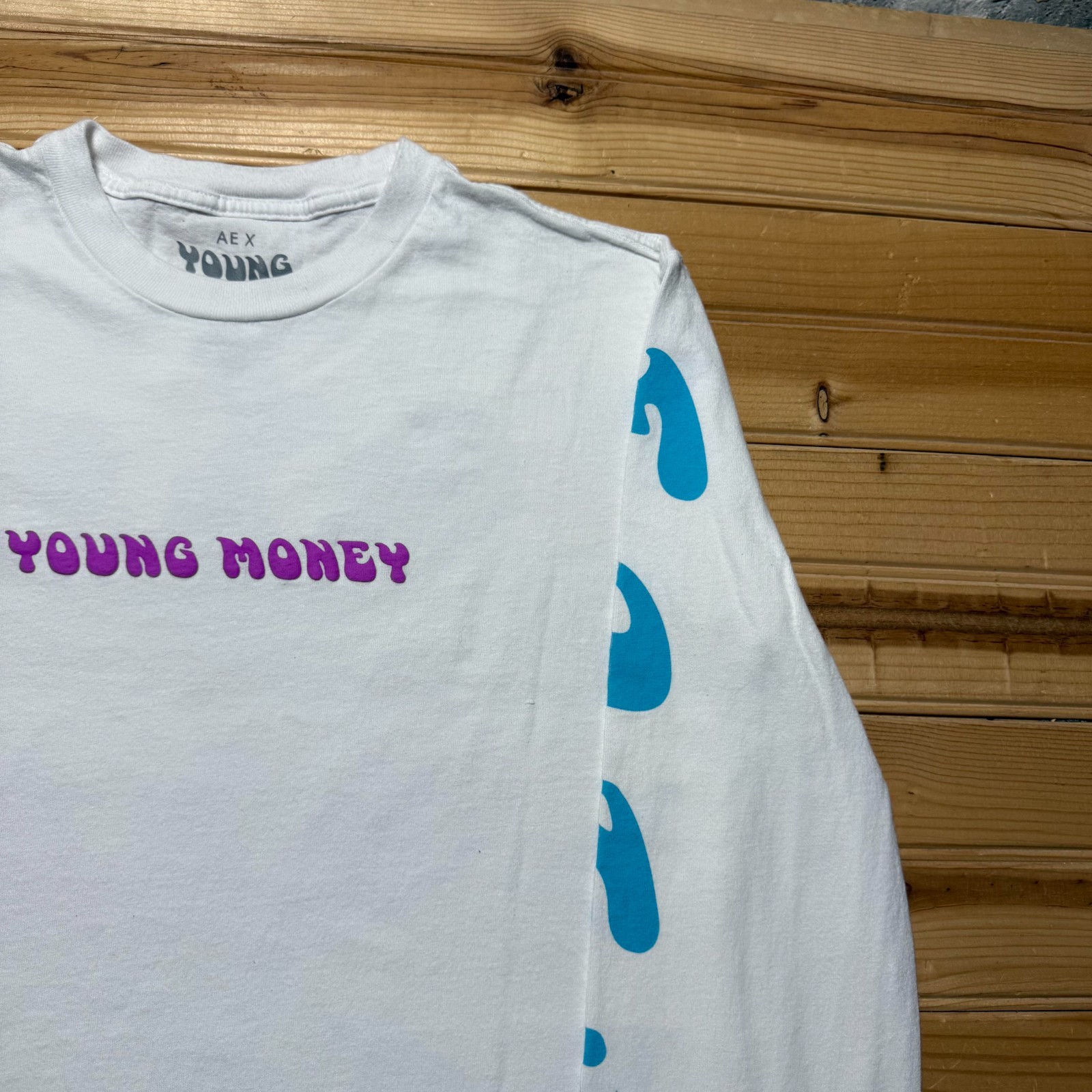 American Eagle x Young Money World Globe Long Sleeve Graphic T-Shirt – Medium