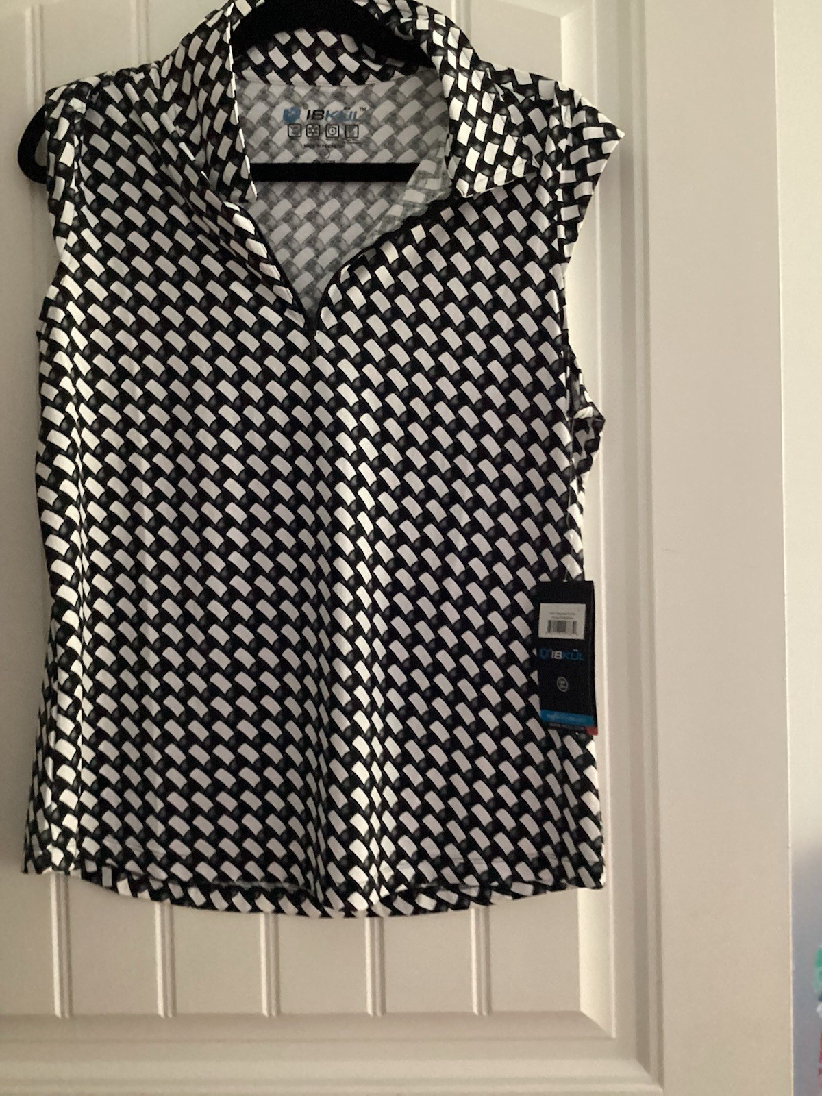 Ibkul NWT SLEEVELESS LARGE BLACK AND WHITE TOP