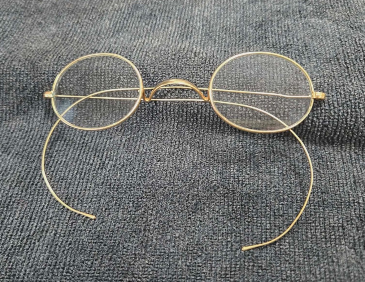 VTG 1950s/1960s Wire Rim Glasses W/Case Gold Colored Marked STLSH
