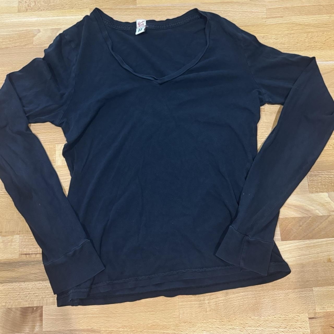 Women’s Black V Neck Long sleeve T-shirt Color Black New Size M