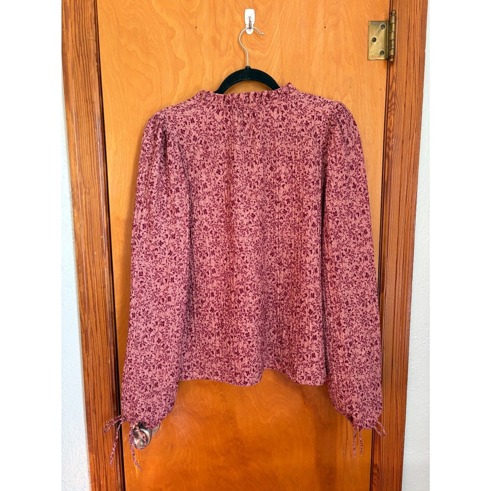LOFT Floral Ruffle Tie Cuff Top Medium Pink Crinkle Texture Long Sleeve Blouse