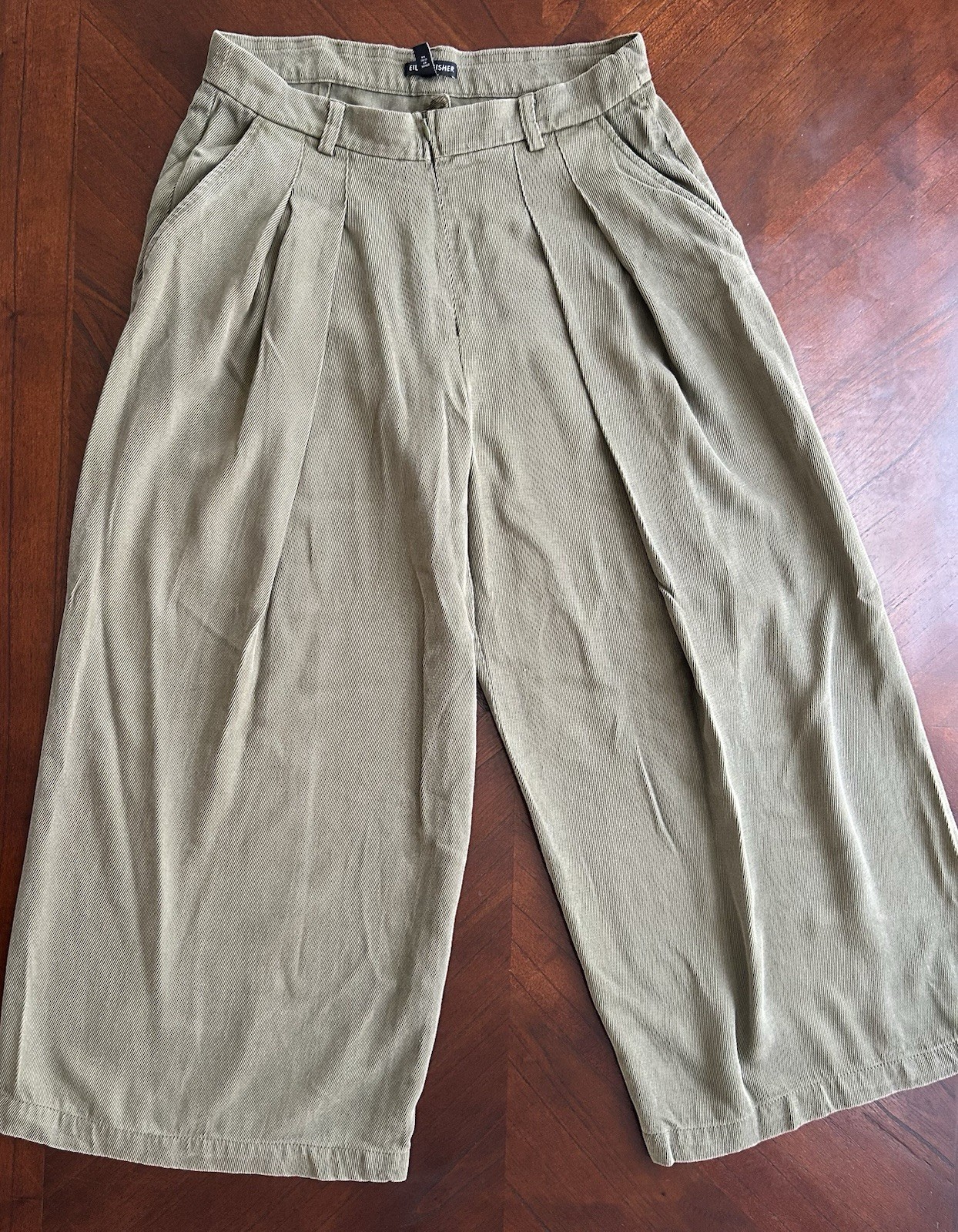 Eileen Fisher Olive Green Wide Leg Capris size 8