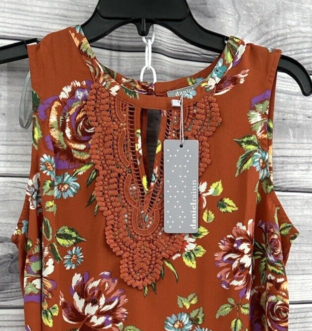 DANIEL RAINN CROCHET TRIM SLEEVELESS BLOUSE Women’s Size Medium RUST FLORAL
