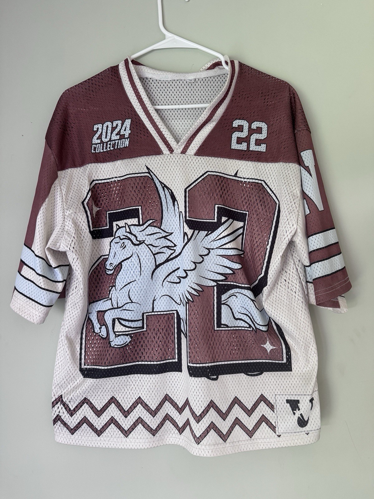 Men’s Mesh V-Neck Jersey T-Shirt White/Burgundy Pegasus Graphic Sz M 22