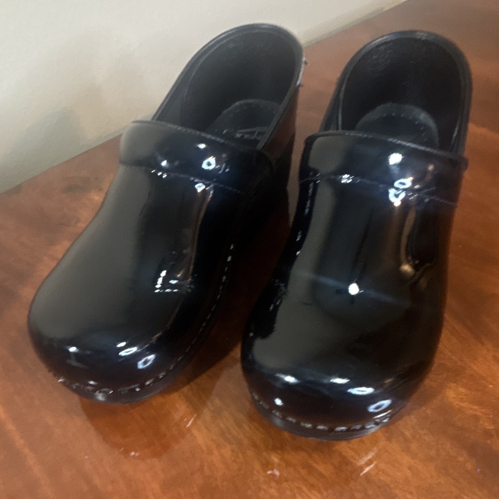 Dansko Professional Black Patent Leather Slip-On Comfort Clogs Women EU 40 US 10