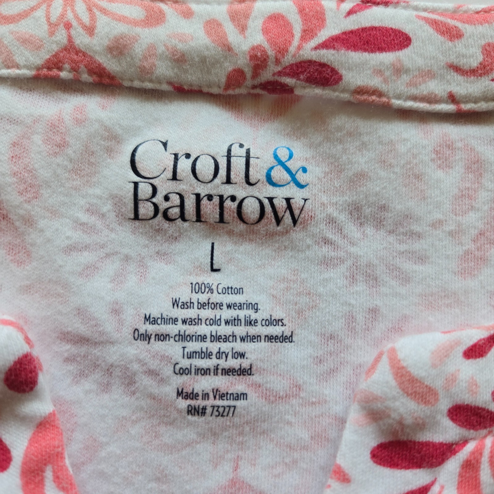 croft & barrow pink small print short sleeve tee w/ split v neck L
