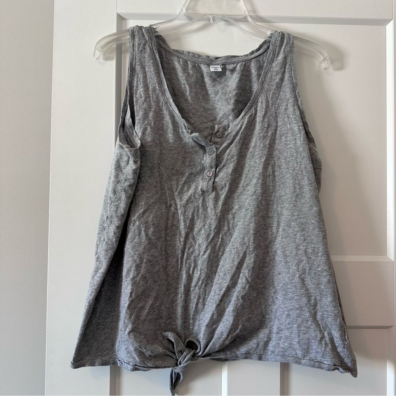 1X Gray Sleeveless Old Navy Tank Top