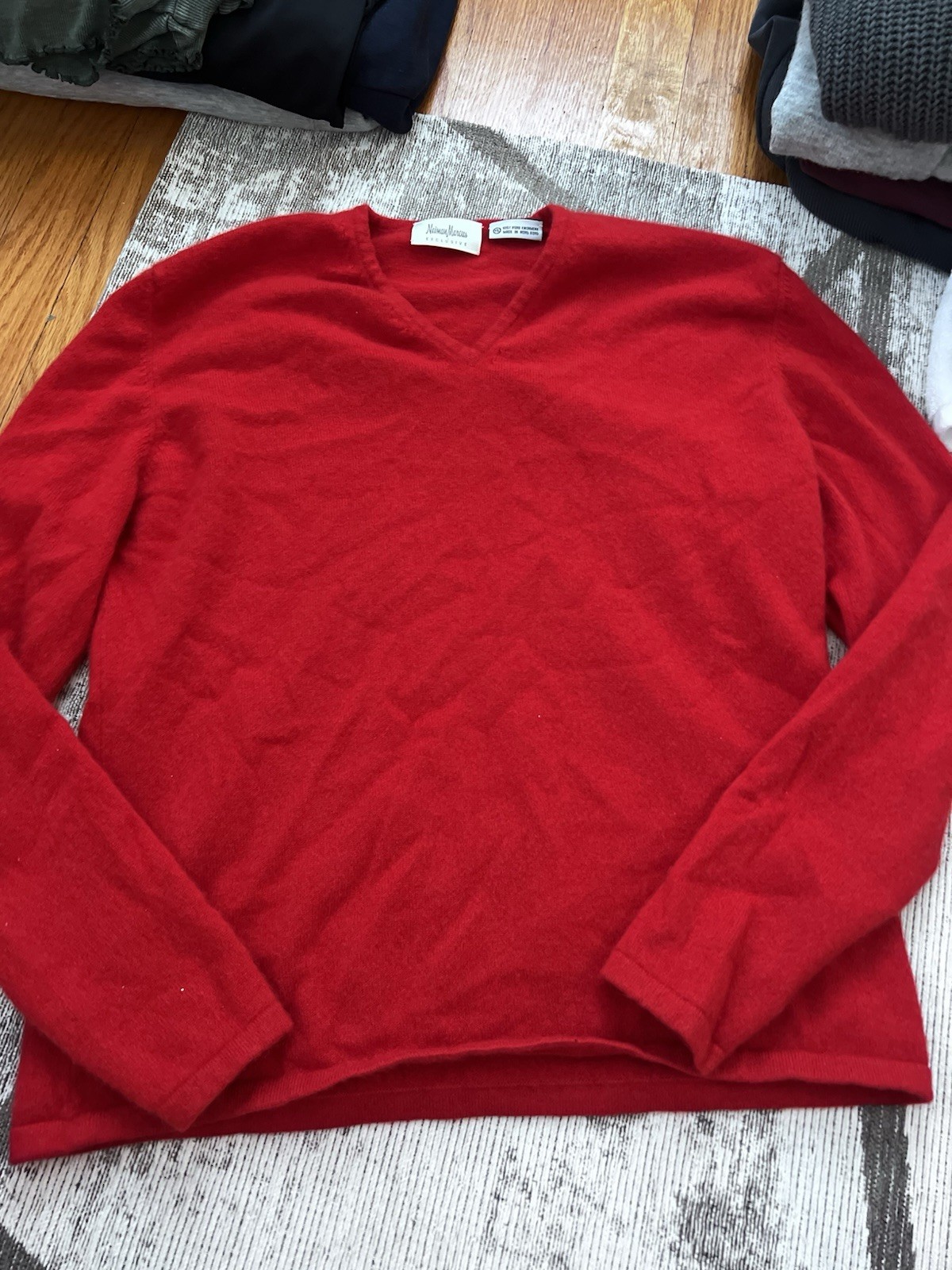 Neiman Marcus Exclusive 100% Cashmere Red V-Neck Sweater Size VI (Vintage)