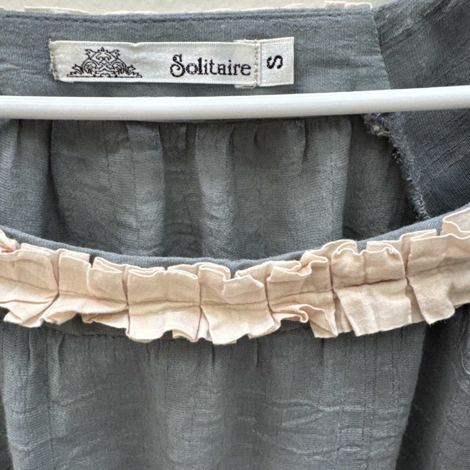 Womens Solitaire Boho Casual Tiered Gray Top Blouse Size Small