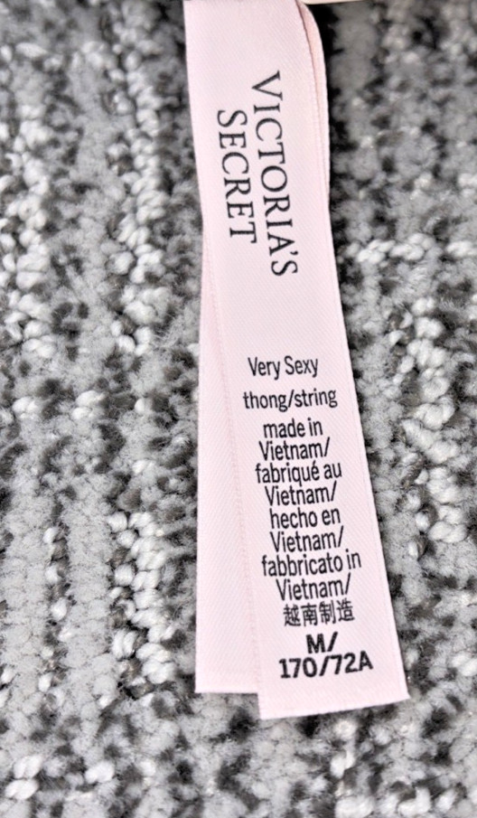 Victoria’s Secret Very Sexy NWT Medium Green Spellout Shine Strap Thong Panty