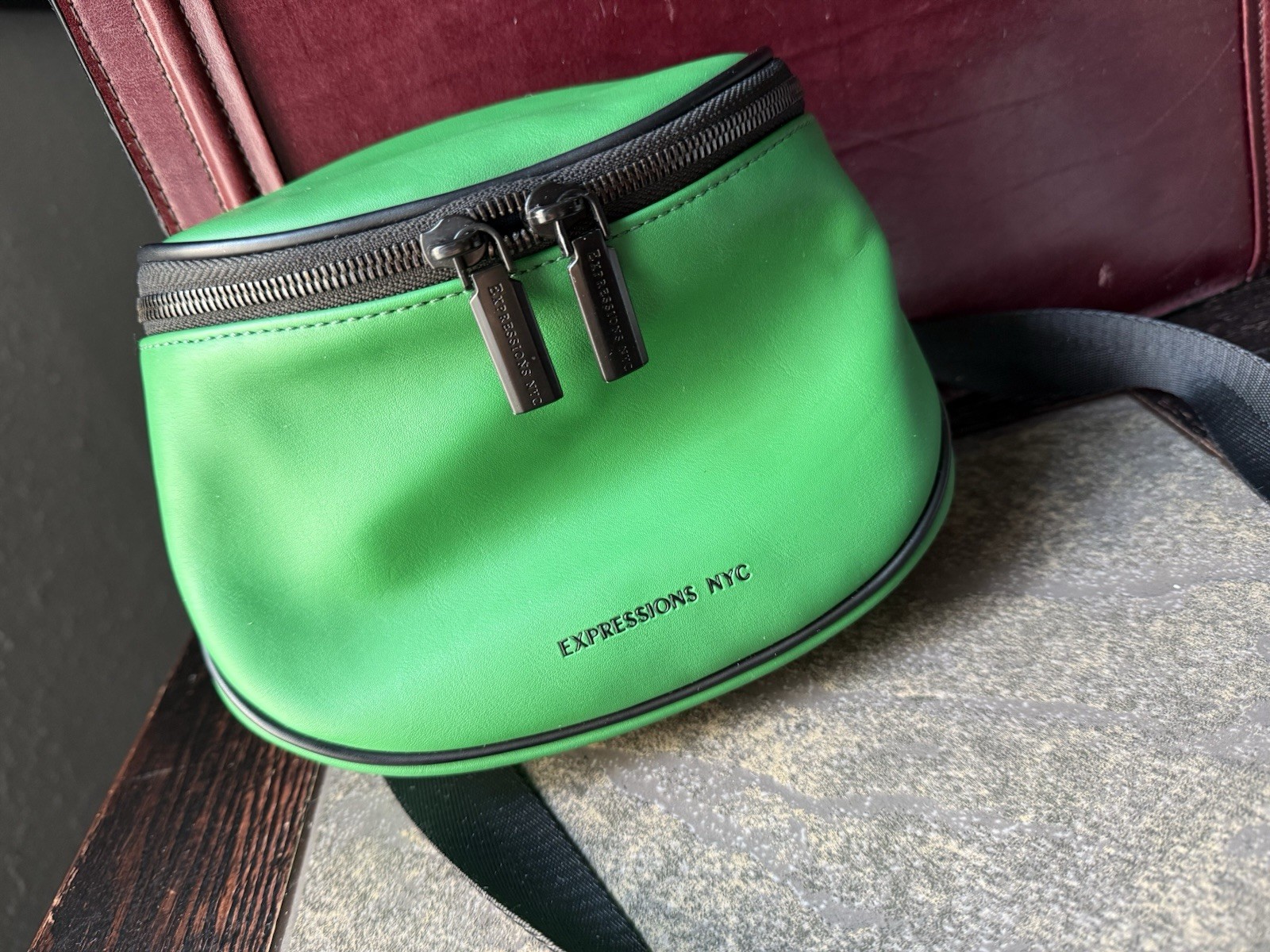 Expressions NYC Green/Black Crossbody Bag Zip Closure Adjustable Strap Pockets