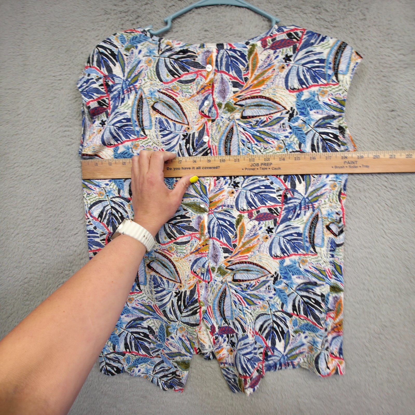 C&C California Top Womens M Blue Button Down Back Linen Floral Tropical Coastal