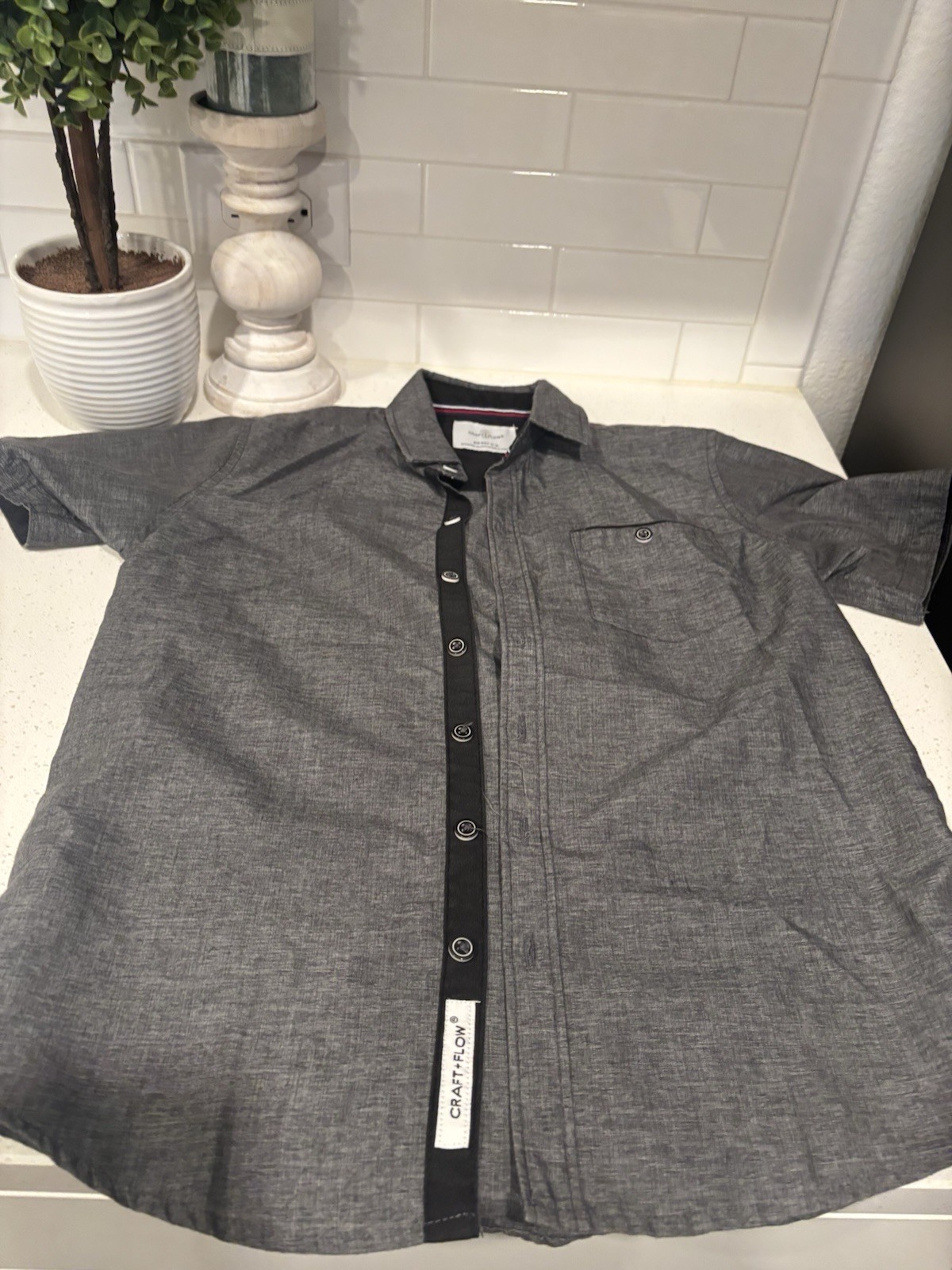 Craft & Flow Teens Solid Woven Button-Up Shirt Gray/Black Short Sleeve Pockets S