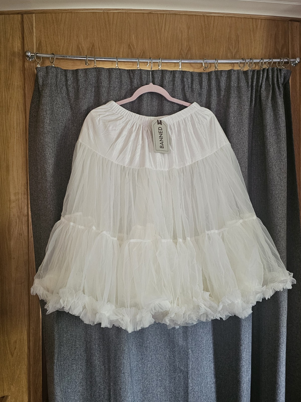 Banned White Fluffy Adjustable Petticoat. Lifeforms 26″. Retro 1950s.BNWT