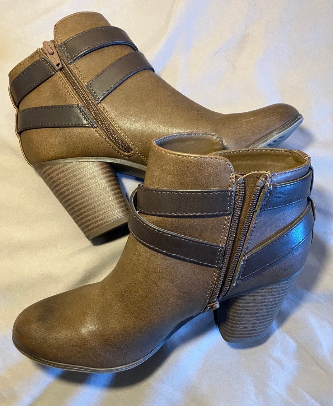 Material Girl Leather Ankle Boots Buckle Side Zip Block Heel Booties Size 8