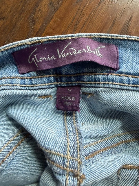 Gloria Vanderbilt Amanda Jeans – Light Wash – Women’s Size 12 – Made in India