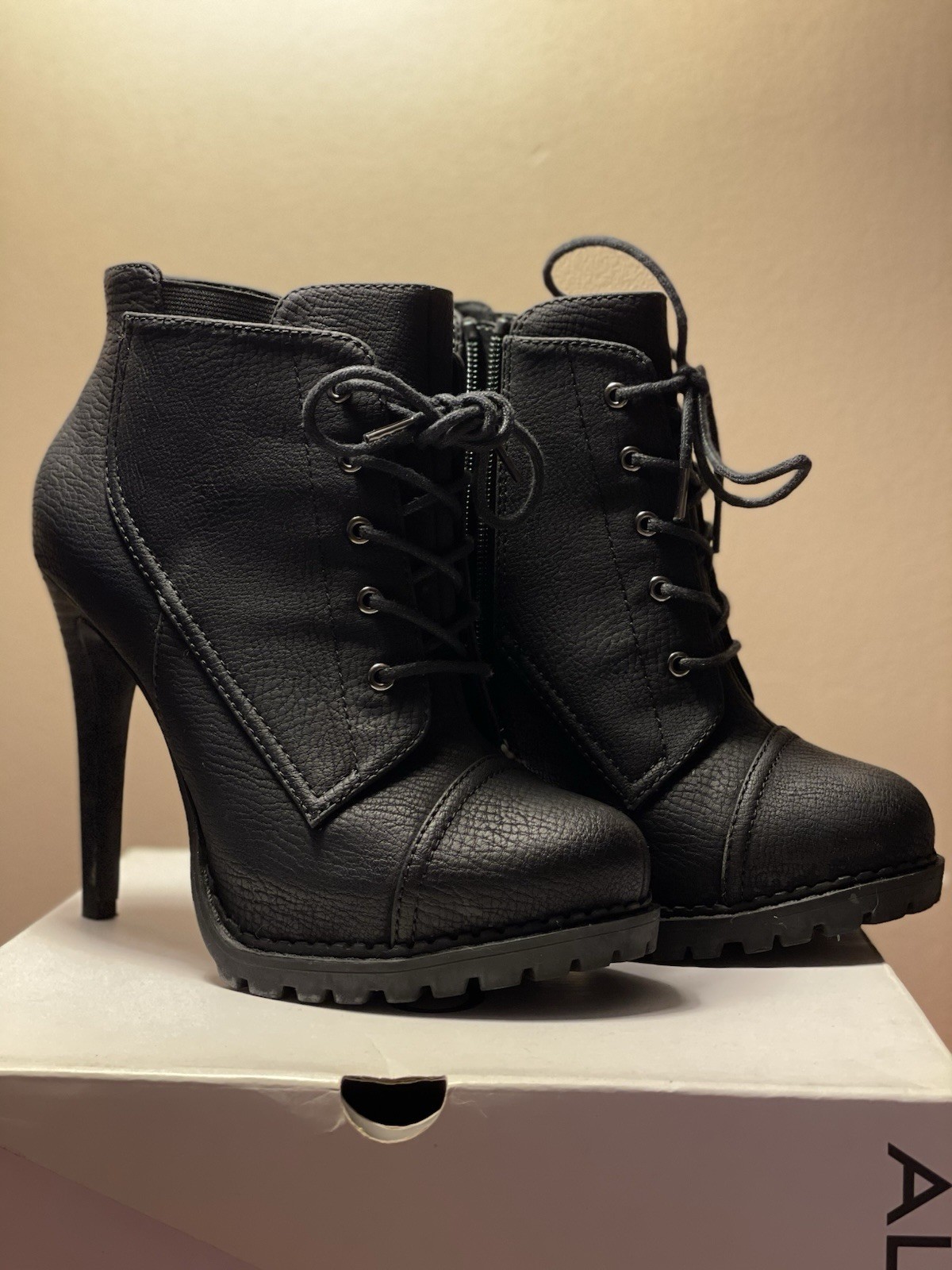ALDO Faux Leather Round Toe Lace Up Zip Ankle Boots Stiletto 7 Black