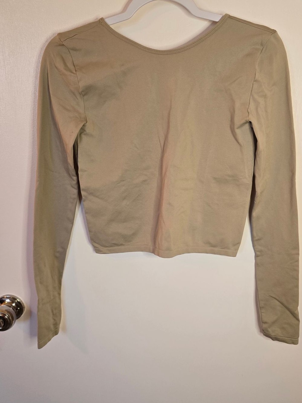 Forever 21 Low-Back Long Sleeve Crop Top in Khaki Sage Scoop Neck Back Lg