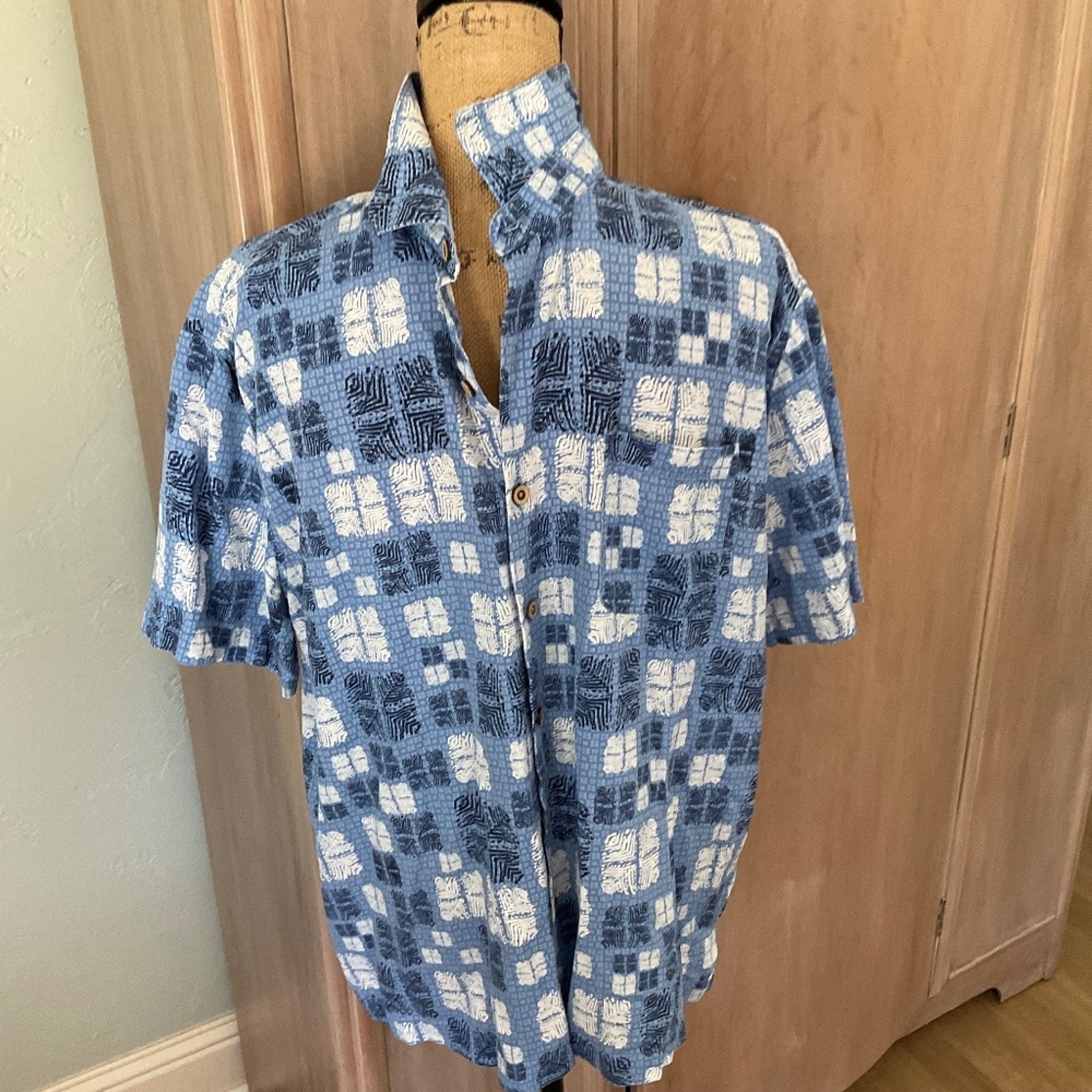 Nat Nast Button Blue 70% Silk‎ 30%Cotton Camp Shirt Sz L Hawaiian geometric