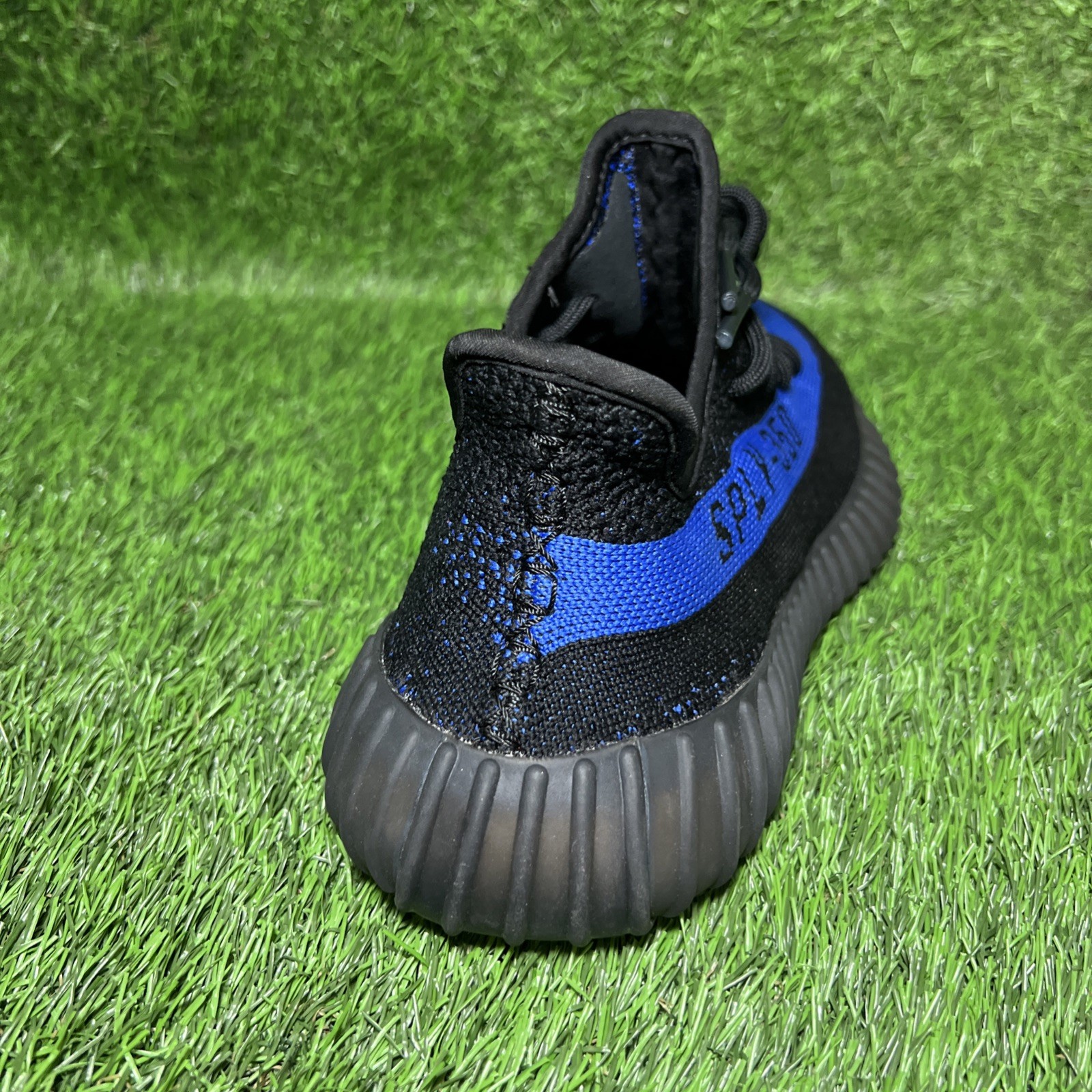Size 6.5 – RIGHT SHOE ONLY adidas Yeezy Boost 350 V2 Low Dazzling Blue ONE SHOE