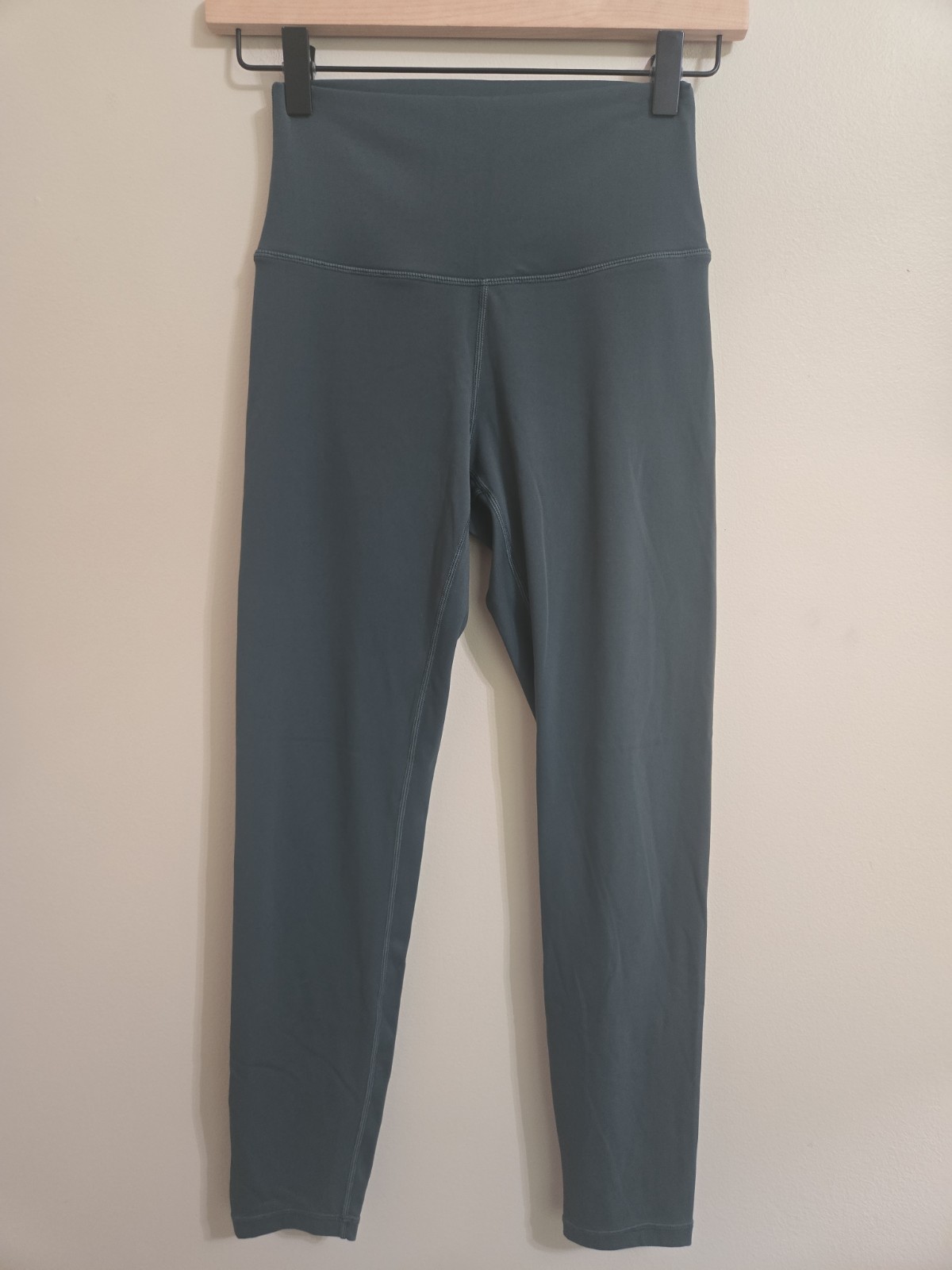 Quince Ultra-Form High Rise Leggings Women’s SM Forest Green Yoga Athletic EUC