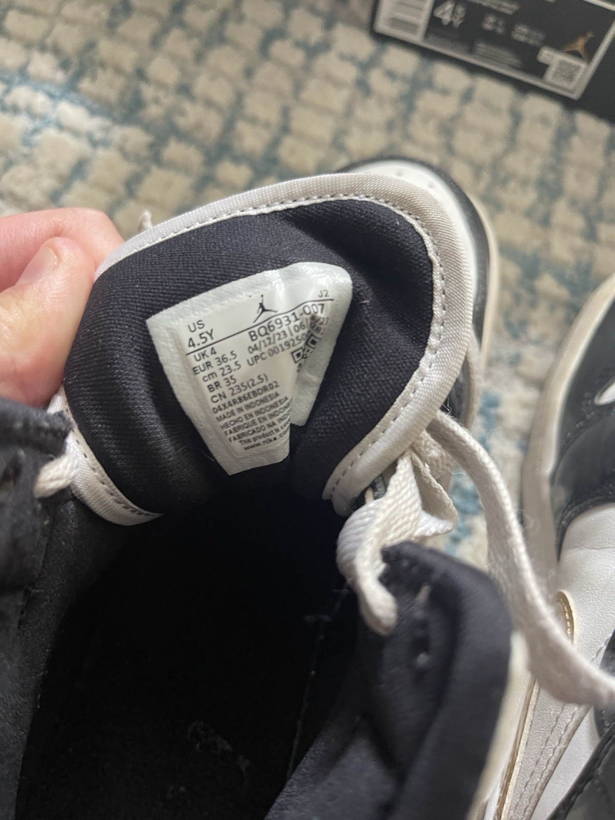 Kids Nike Black White Gold Air Jordan 1 Mid SE size 4.5