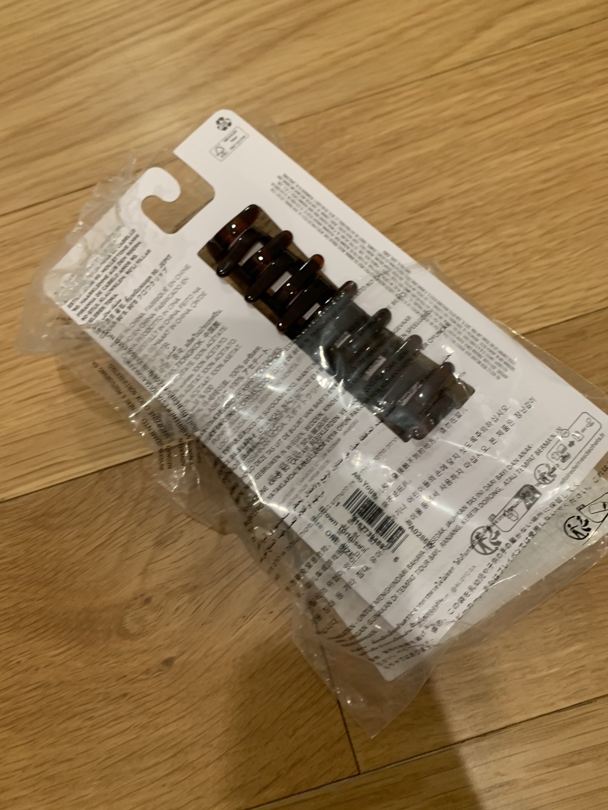 Alo Yoga brown tortoise shell and black 90s Hair Claw Clip NWT 2 pack