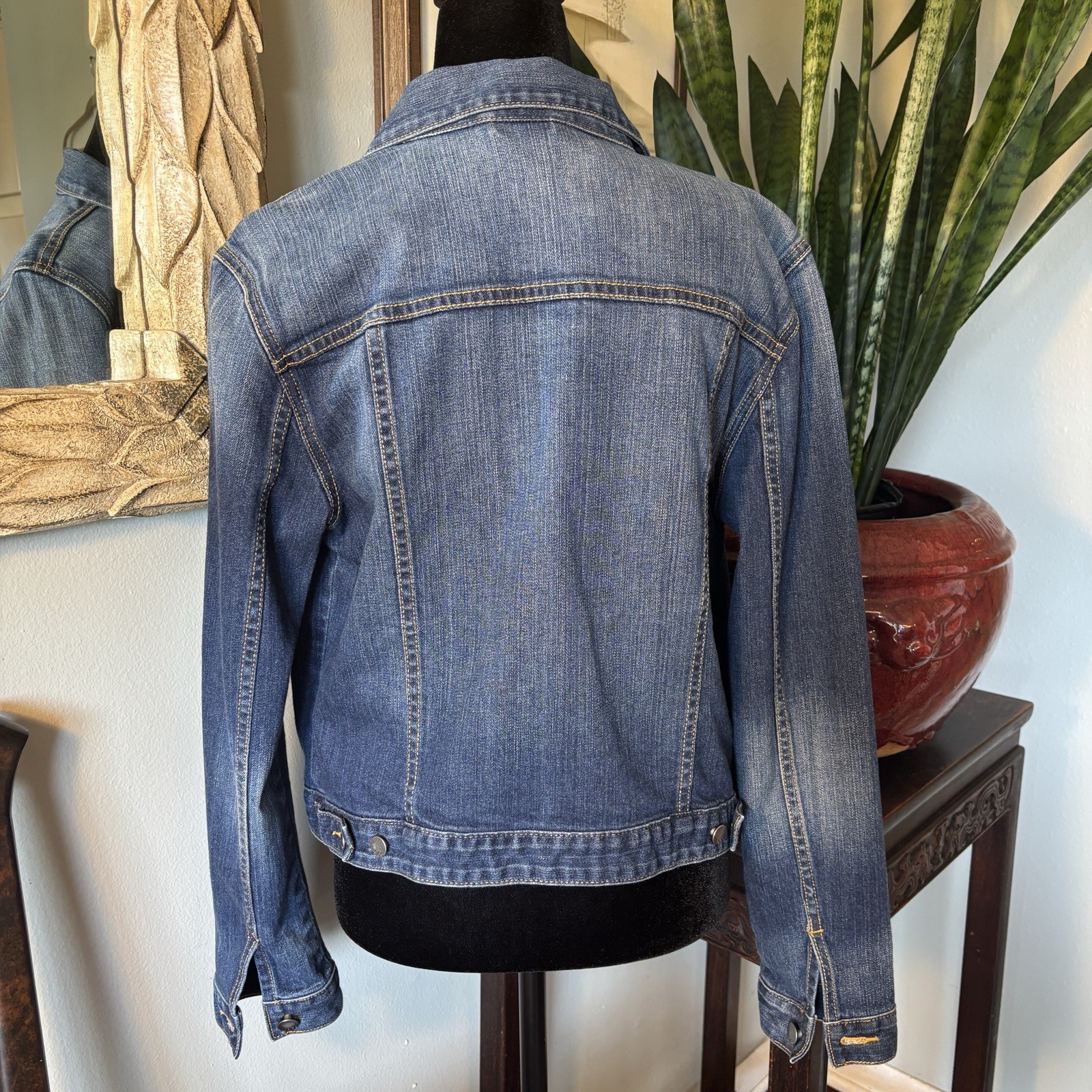 Gap 1969 Icon Denim Jacket Nice Blue Wash Size Medium 99% Cotton 1% Spandex