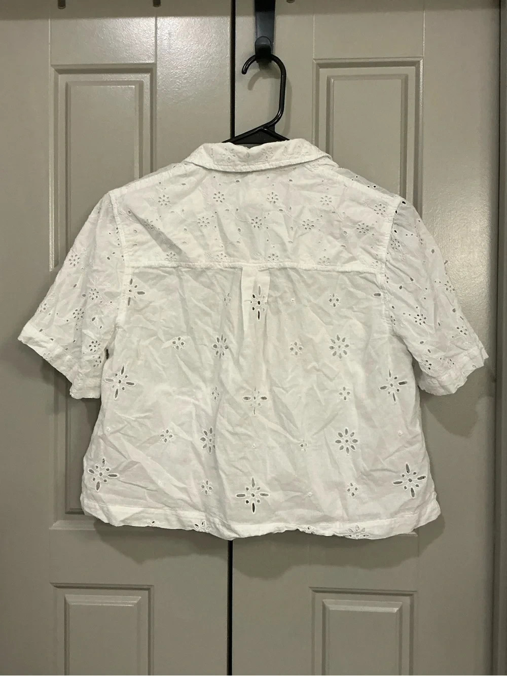 American Eagle White Eyelet Crochet Button Down Top Size S Boho Cropped Shirt