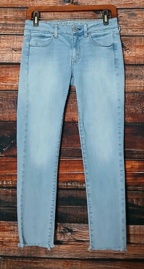 American Eagle Jeans 4 Ankle Crop Jegging Distressed Light Wash Low Rise Raw Hem