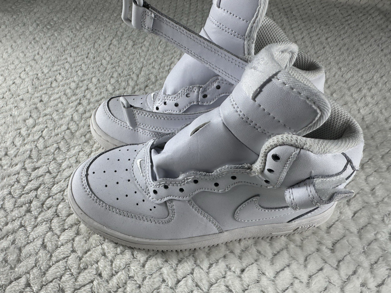 Nike Air Force 1 Mid Kid Sneaker Shoe 13C White Comfort Performance Wear