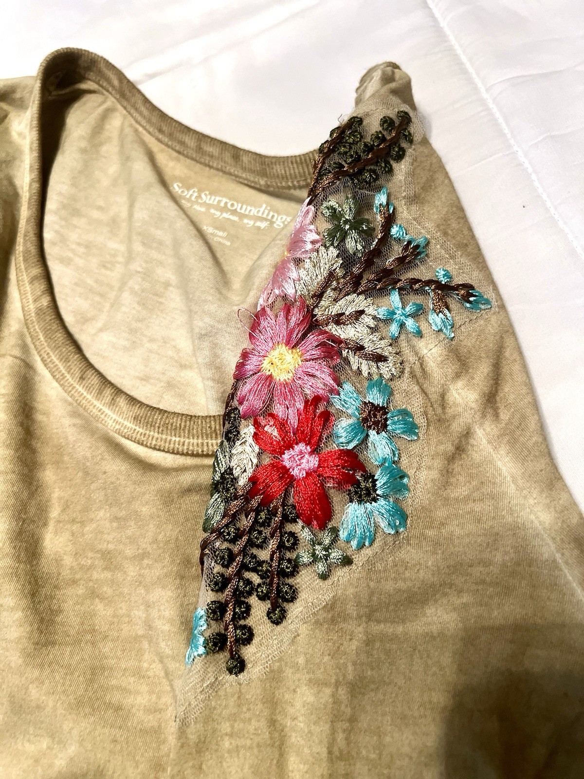 Soft Surroundings Floral Embroidered Tunic Blouse Scoop Neck Beige XSmall