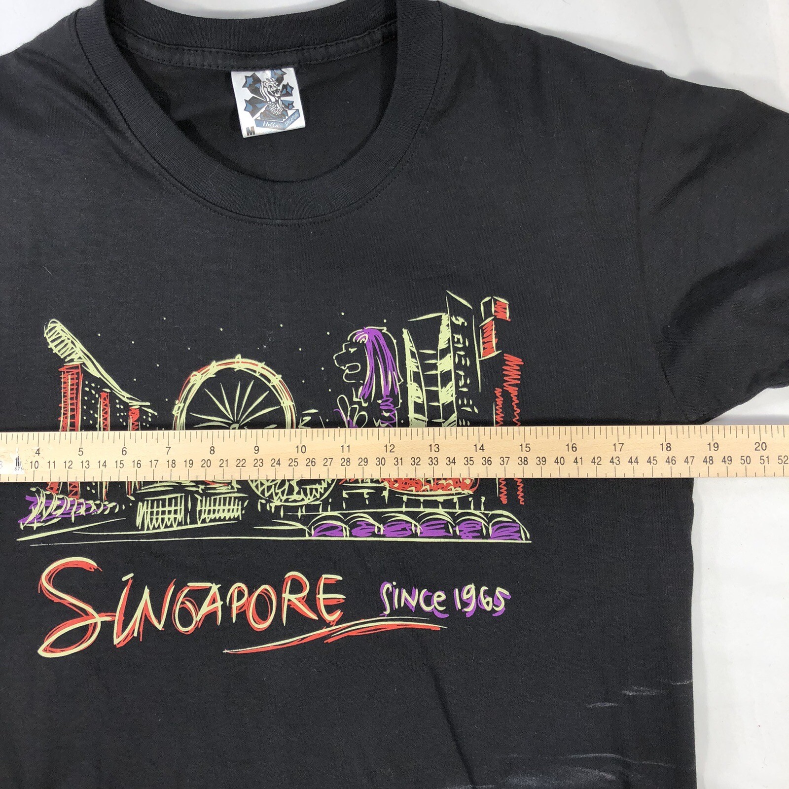 SINGAPORE SHIRT MEDIUM (FITS SMALL) BLACK SHORT SLEEVE GRAPHIC LOGO TEE