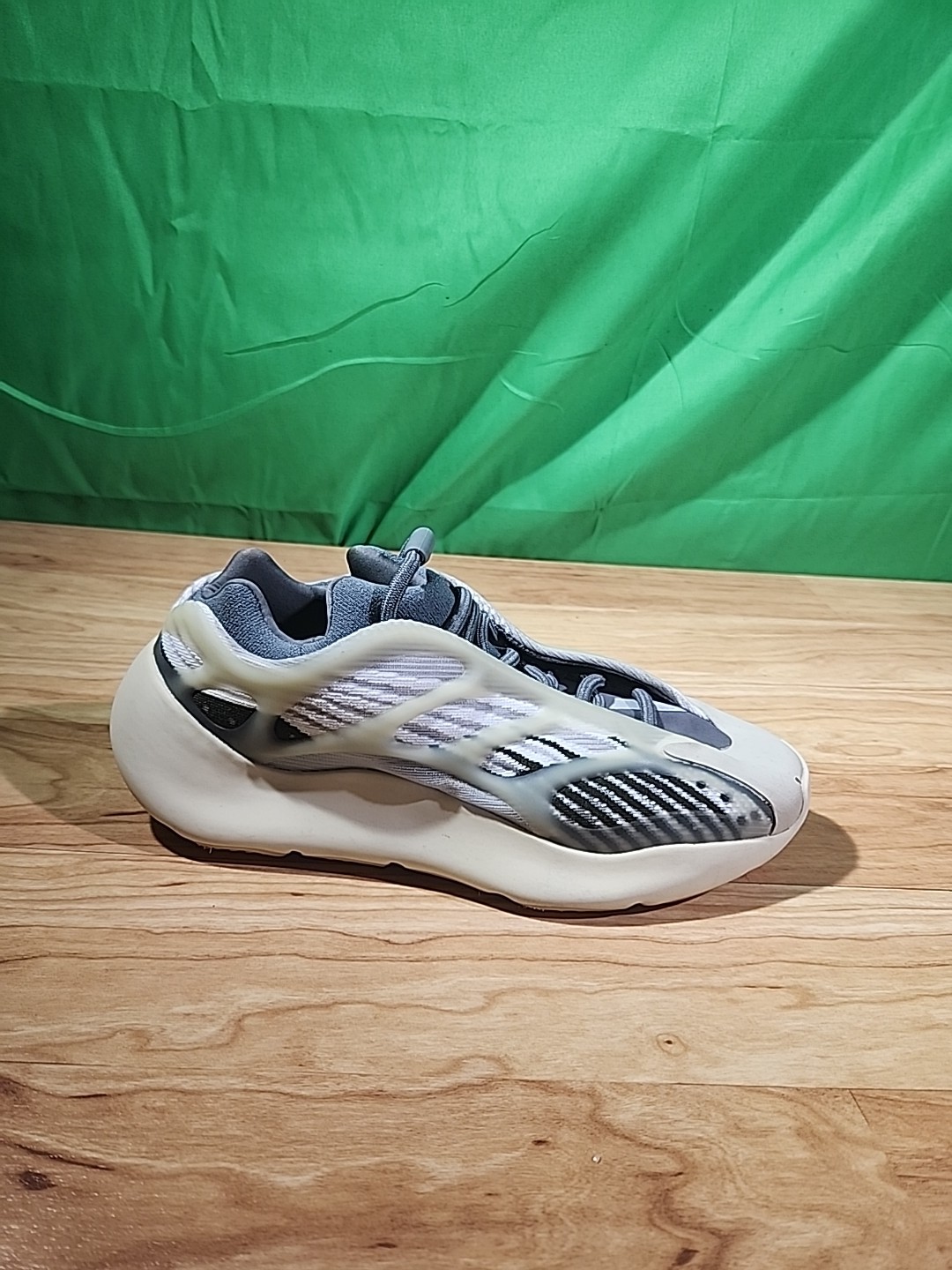 Adidas Yeezy 700 V3 Fade Salt 2022, ID1674, Size 7 Men’s