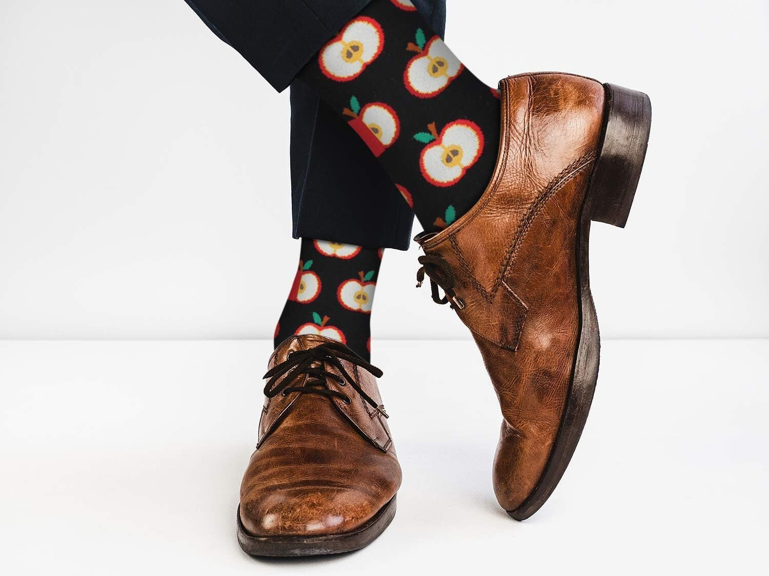 JUICY APPLES Mens Black Fruit Food Fun Novelty Socks | One Size UK 6-11 EU 40-46